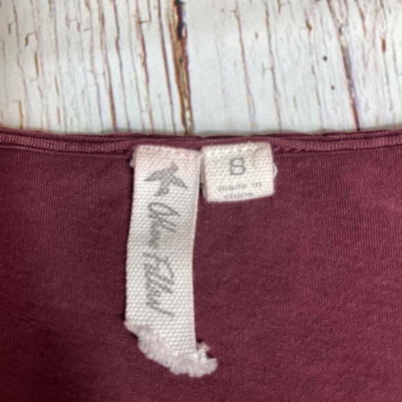 Others Follow maroon long bell sleeve blouse sz sm - Picture 5 of 7